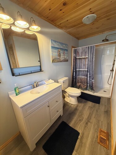 Peaceful Hot Tub Hideaway - 15 mins to Chatt - Dog Friendly