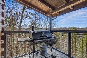 Property grounds - Epic Views, Hot Tub, Game Rm & Firepit 5BR Cabin Near Pigeon Forge & Dollywood (Sevierville)