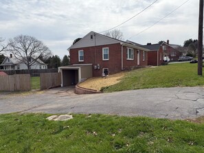 Exterior - Cozy Home Near Downtown Frederick (Frederick)