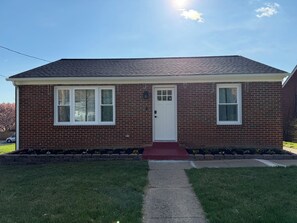 Exterior - Cozy Home Near Downtown Frederick (Frederick)