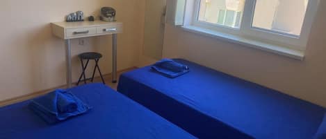 Iron/ironing board, bed sheets