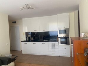 Refrigerador, microondas, horno y tostadora 