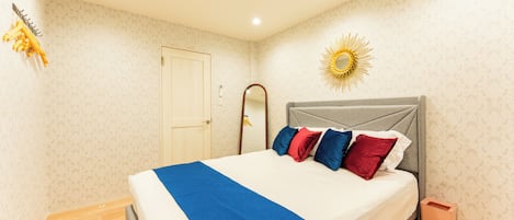 3 bedrooms, iron/ironing board, WiFi, bed sheets