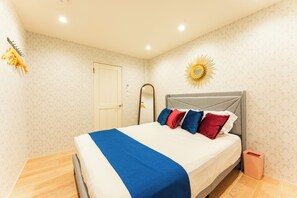 3 bedrooms, iron/ironing board, WiFi, bed sheets