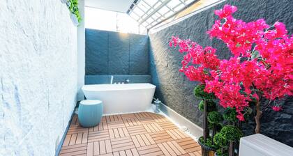 Lrge New Luxury Home 1 Minute walk to Station 6 Min Ride to Namba Great for USJ