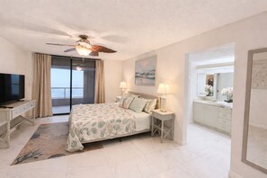 3 bedrooms, desk, iron/ironing board, WiFi - Beachfront w/ Views in All Rooms and Private Wraparound Balconies! (Clearwater)