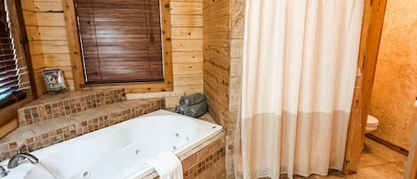 Douche, baignoire Ă jets, serviettes fournies, savon