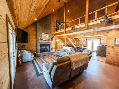 The Lodge at Fort Cobb Lake located on 10 private acres. 2 miles from the lake