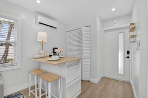 Dining - 3 Miles to Atlantic Ave - The Delray Chic Cottage (Delray Beach)