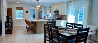 Furnished Cozy 3-bedroom bungalow in charming Watkinsville with AC and gym