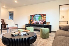 Televisie en een open haard