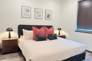 5 slaapkamers, een strijkplank/strijkijzer, wifi, beddengoed