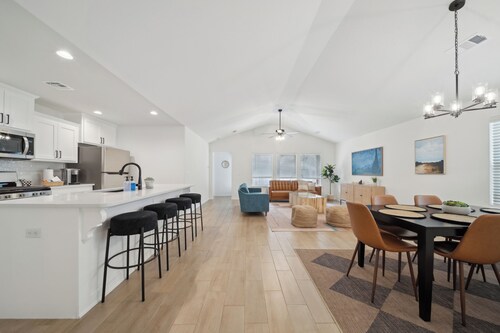 Spacious Modern 4BR w/ Fire Pit + Games • Midtown Walkable to TU