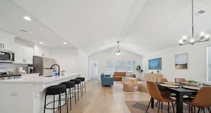 Spacious Modern 4BR w/ Fire Pit + Games • Midtown Walkable to TU