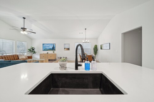 Modern 4BR Tulsa Retreat for Groups • Fire Pit + Game Room • Walk to TU/Midtown