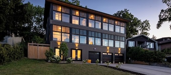 *NEW* Stunning Waterfront Mansion | Hot Tub | Falls