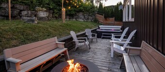 *NEW* Stunning Waterfront Mansion | Hot Tub | Falls