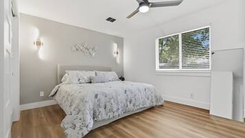 Iron/ironing board, Internet, bed sheets