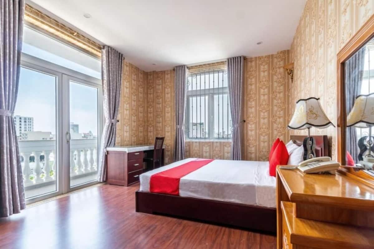 Luxury Apartment, Balcony, Garden View