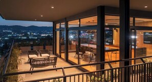 Outdoor dining - Vrbo Property (San Salvador)