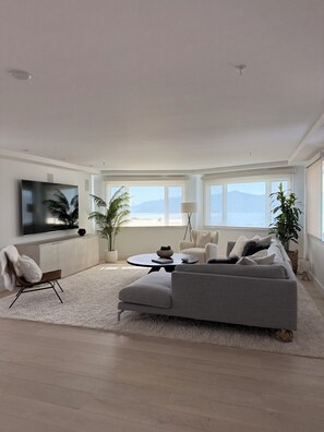 Living area - 5 Bedroom Luxury Retreat with Amazing Golden Gate Bridge/Bay Views in EveryRoom (Tiburon)
