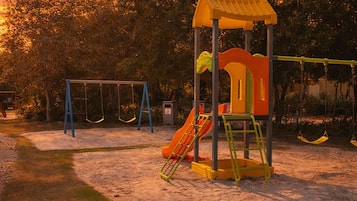 Apartamento, 2 quartos, acessível, para fumantes | Área infantil