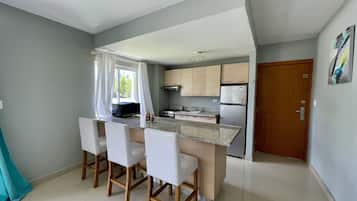 Apartment, 2 Bedrooms, Accessible, Smoking | Dining room