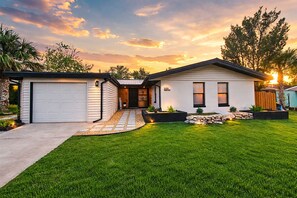 Exterior - George’s House - Cozy Space Coast Home (Titusville)