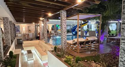 Luxury trinihouse with slide in santa marta