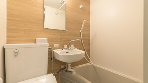 Standard Twin Room, Balcony, Mountain View | Bathroom