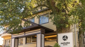 تفاصيل الفندق من الخارج