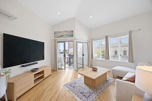Living area - The Lookout – Modern Fremantle Apartment with View (Fremantle)