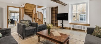 Tranquillity House - Painswick, sleeps 14, pool table