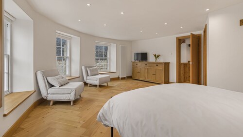 Tranquillity House - Painswick, sleeps 14, pool table