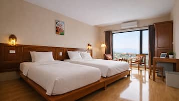 Familien-Dreibettzimmer, Mehrere Betten, Klimaanlage, Gartenblick