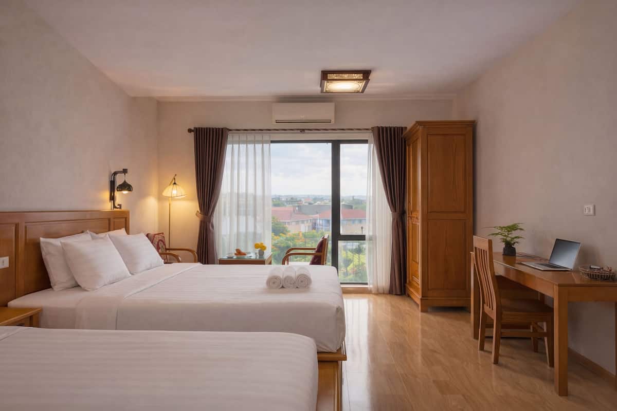 Deluxe Triple Room, Multiple Beds, Air conditioning, Garden View