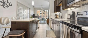 Luxe 1 BD Stay w/ Pool, Gym & EV Charger