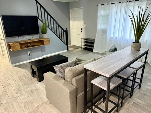 Charming 4-bedroom house with AC in East Hartford