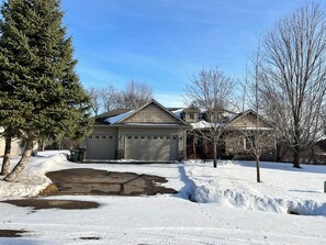 Exterior - Beautiful Rustic and Spacious Annandale Escape (Annandale)