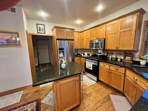 Private kitchen - Beautiful Rustic and Spacious Annandale Escape (Annandale)