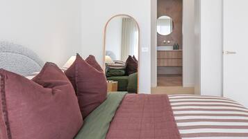 3 bedrooms, desk, iron/ironing board, WiFi