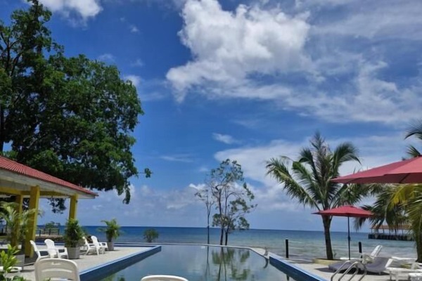 2 outdoor pools
