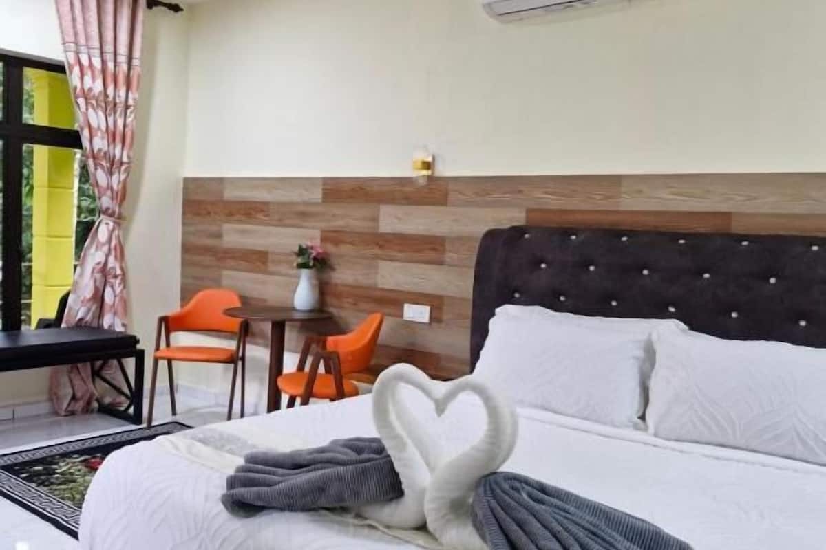 ห้องพรีเมียมดับเบิล, เตียงคิงไซส์ 1 เตียง, ลานระเบียง, วิวแม่น้ำ | ตู้นิรภัยในห้องพัก, พื้นที่ทำงานแบบใช้แล็ปท็อป, ผ้าม่านกันแสง