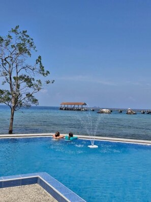2 piscinas al aire libre