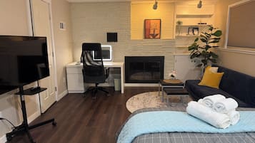 1 bedroom, desk, iron/ironing board, free WiFi