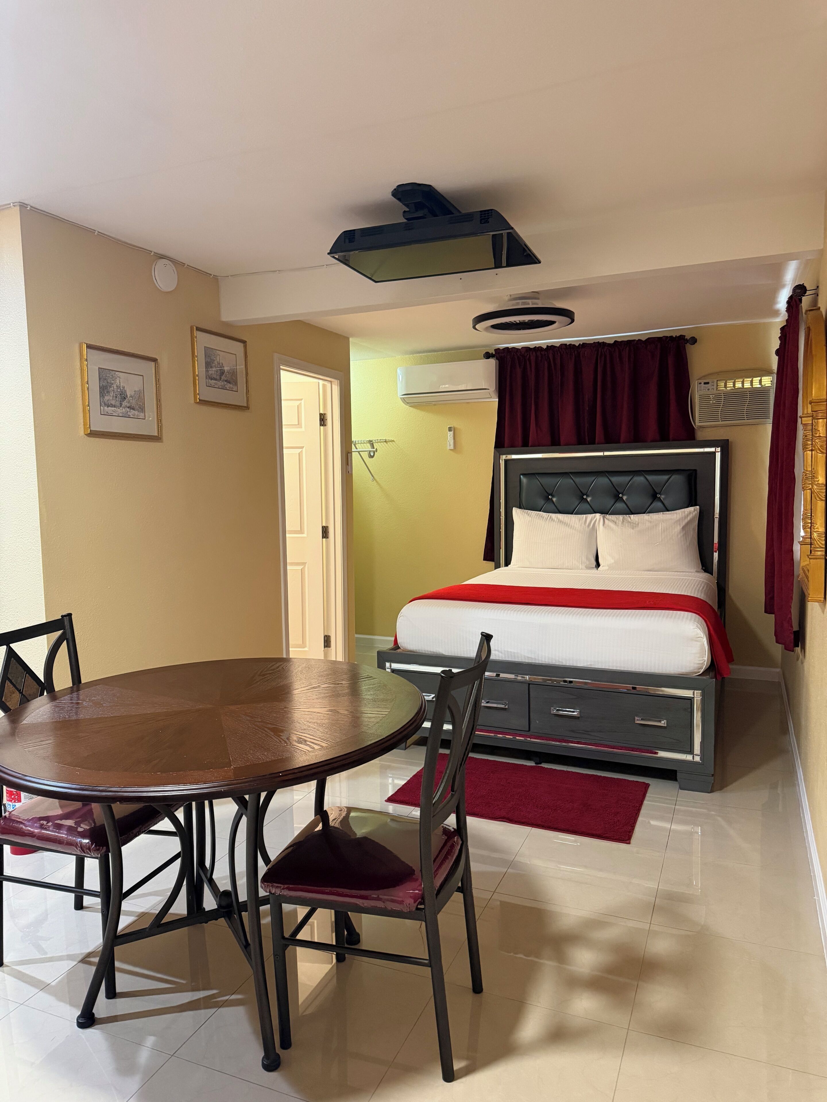 1 dormitorio, escritorio, tabla de planchar con plancha y wifi gratis