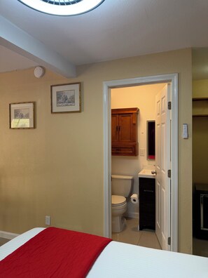 1 slaapkamer, een bureau, een strijkplank/strijkijzer, gratis wifi