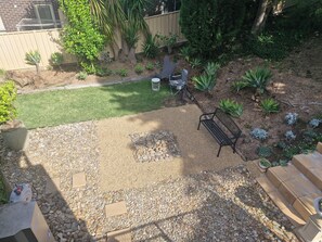 Property grounds - Beautiful family home ,fully furnished in Bendigo over Easter 3rd April  to 8th (Strathdale)