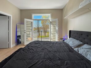 Iron/ironing board, internet, bed sheets - FIFA Ready Loft-Style 1BR Steps from Mercedes-Benz Stadium (Atlanta)