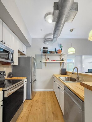 Private kitchen - FIFA Ready Loft-Style 1BR Steps from Mercedes-Benz Stadium (Atlanta)